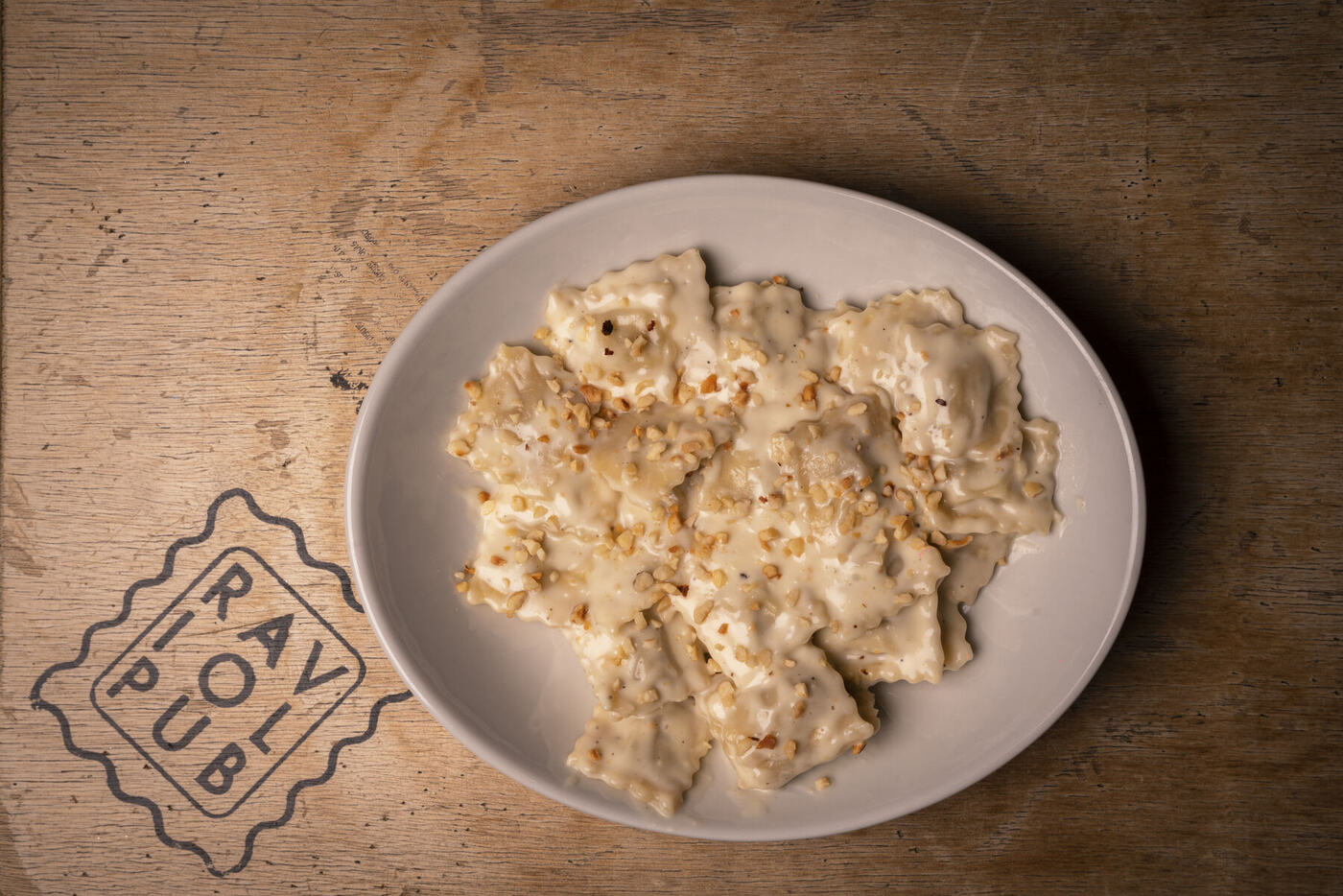 Ravioli con fonduta cremosa