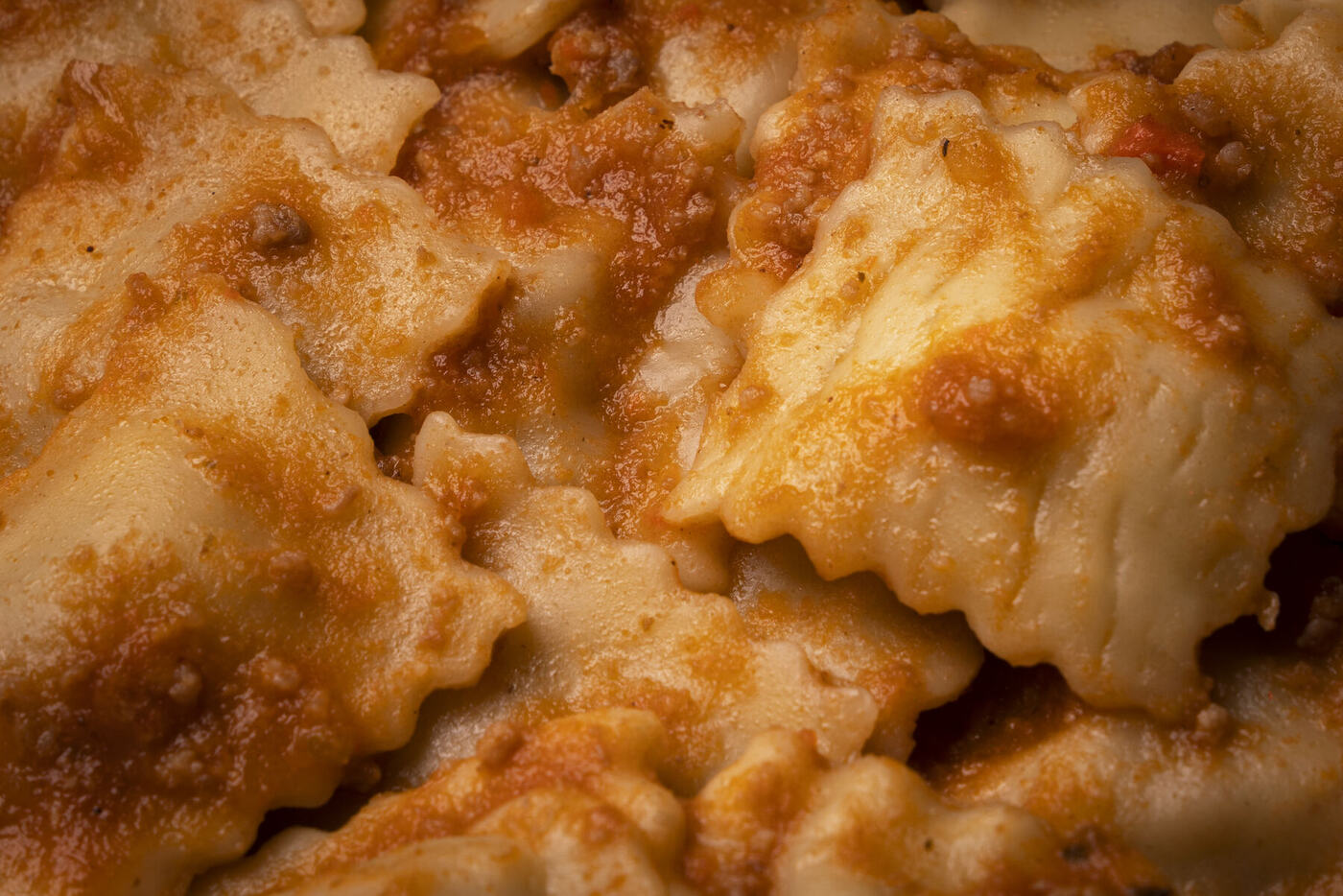 Ravioli fritti croccanti appena usciti dalla frittura